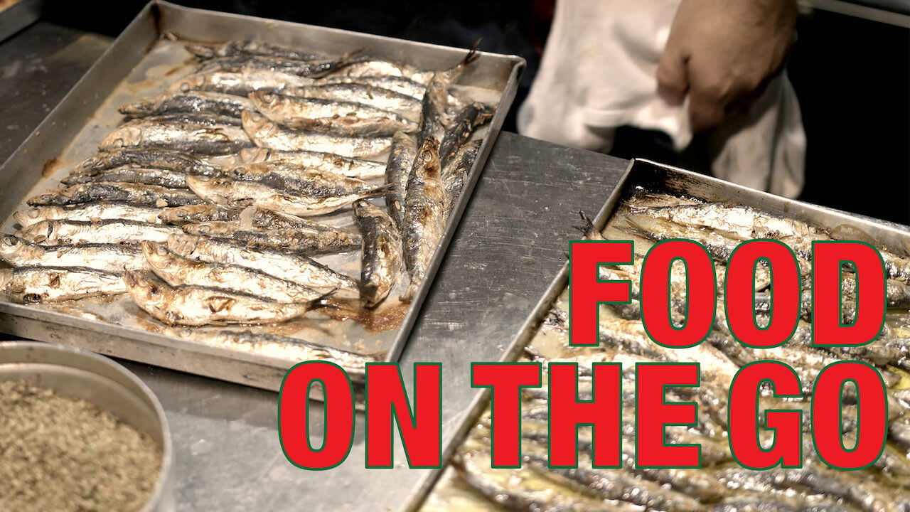 Fotograma de E il cibo va, el viaje de la comida italiana (2018)