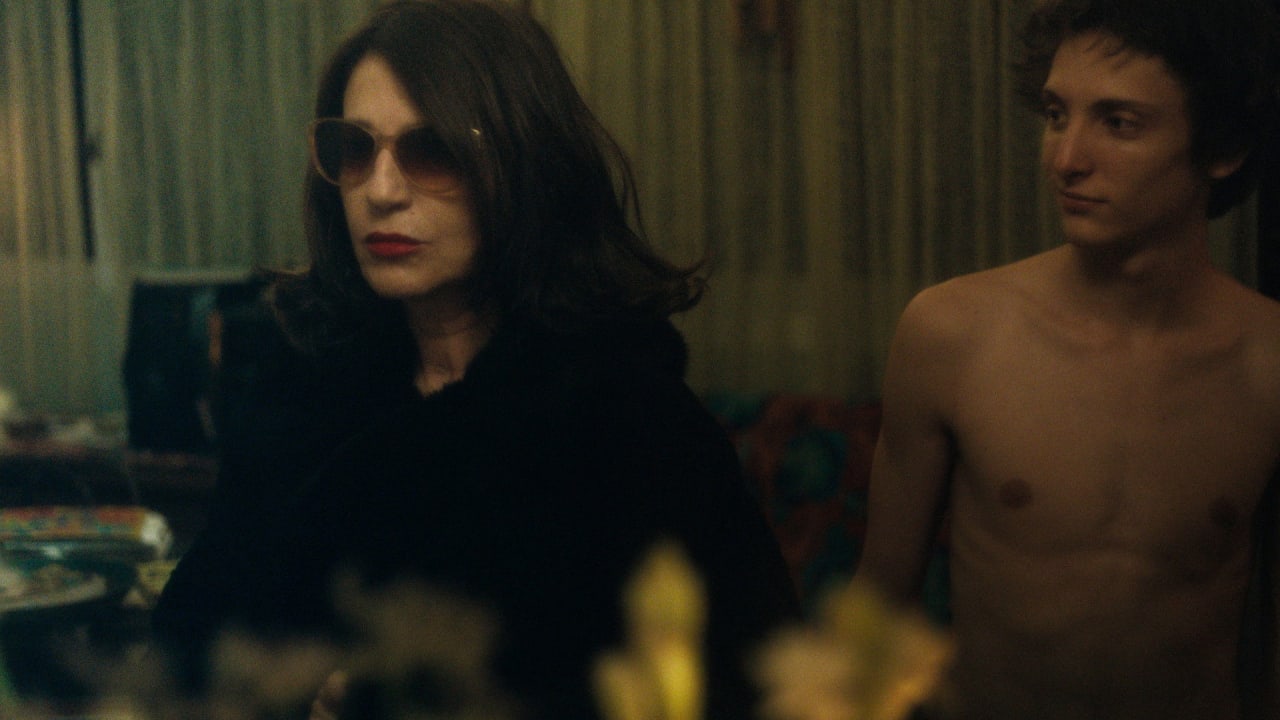 Fotograma de Familia sumergida (2018)