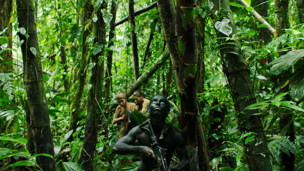 Moisés Arias, Sofía Buenaventura y Karen Quintero en Monos (2019)