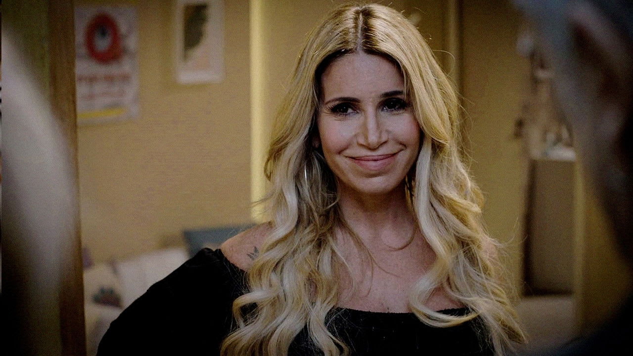 Fotograma de La panelista (2021)