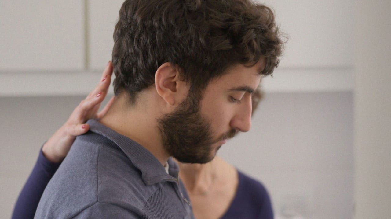 Fotograma de Un movimiento extraño (2024)