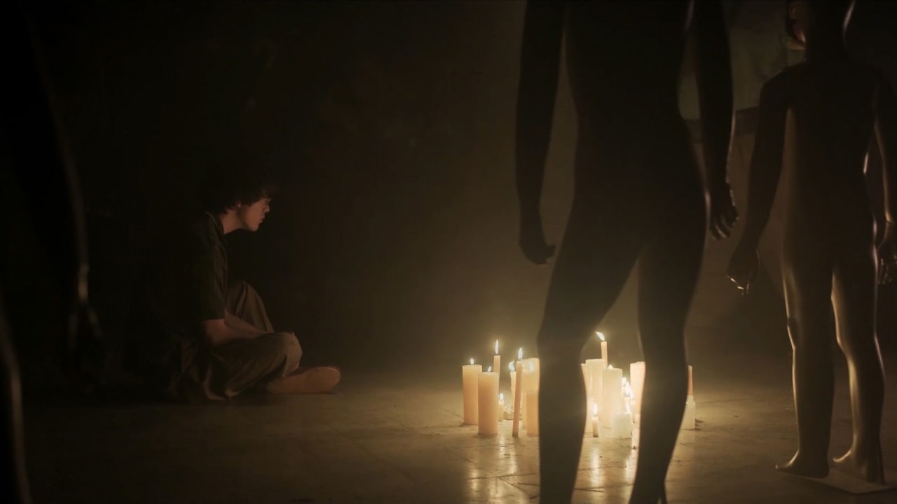 Fotograma de El cadáver insepulto (2020)