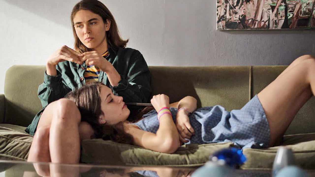 Fotograma de Cómo mueren las reinas (2021)