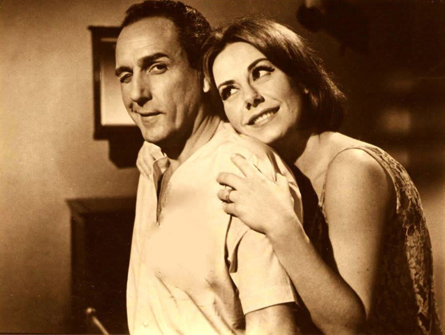 Osvaldo Miranda y María Concepción César en Hotel alojamiento (1966)