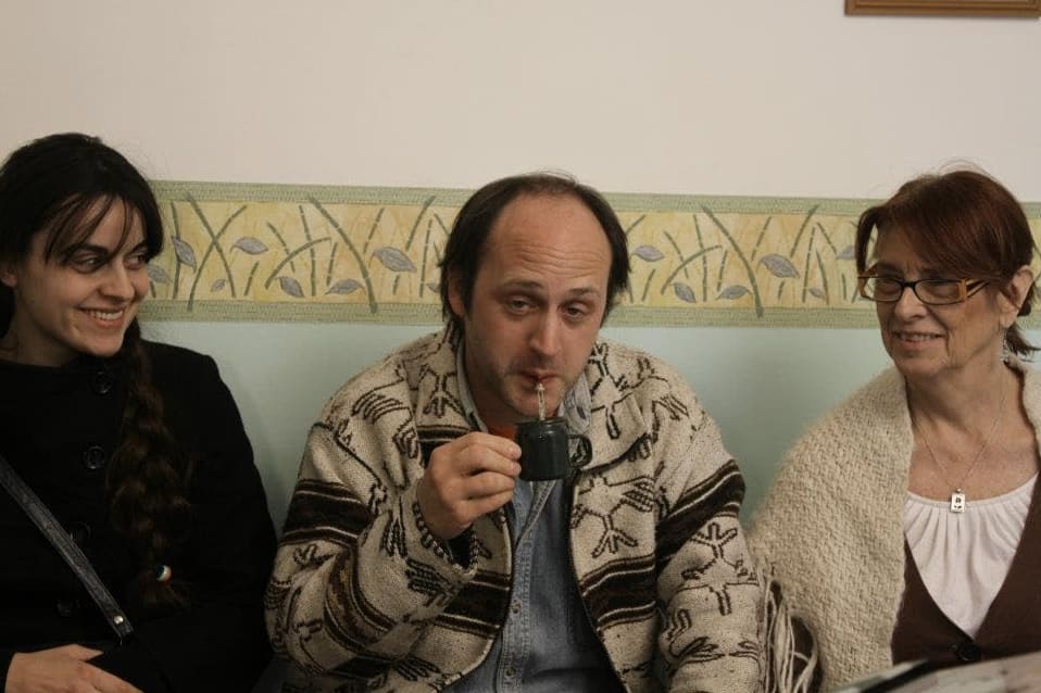 Sonsoles Ferrero, Hilario Quinteros y Haydée Aristizábal en Hay que matar a la gallina (2015)
