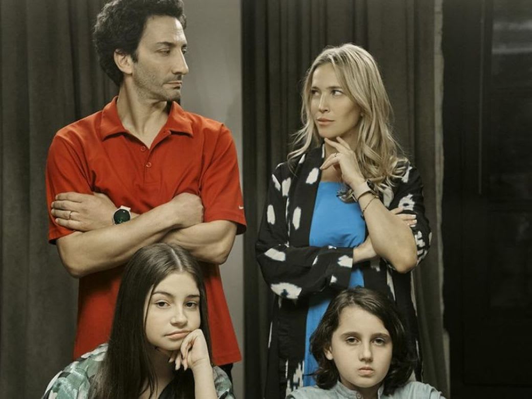 Juan Minujín, Aylén Malisani, Luisana Lopilato y Vicente Archain en Matrimillas (2022)