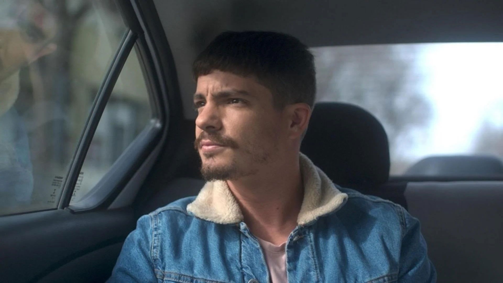 Fotograma de Todos tenemos un muerto en el placard o un hijo en el closet (2021)