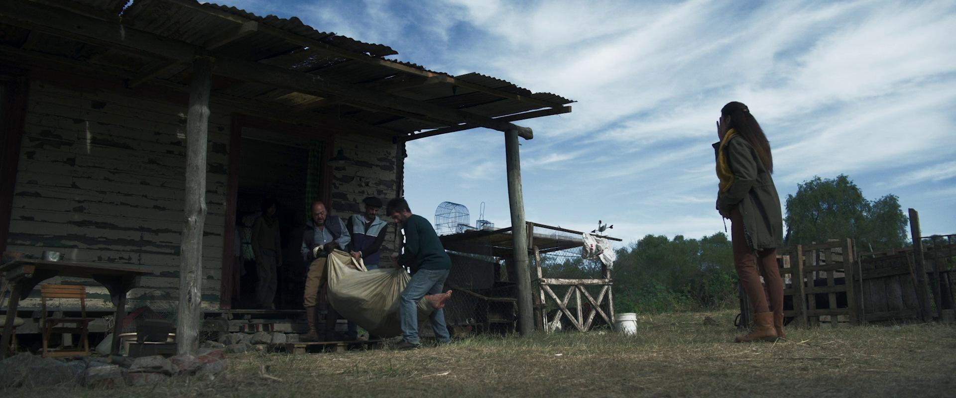 Ricardo Velázquez, Luis Ziembrowski, Demián Salomón, Ezequiel Rodríguez y Desirée Salgueiro en Cuando acecha la maldad (2023)