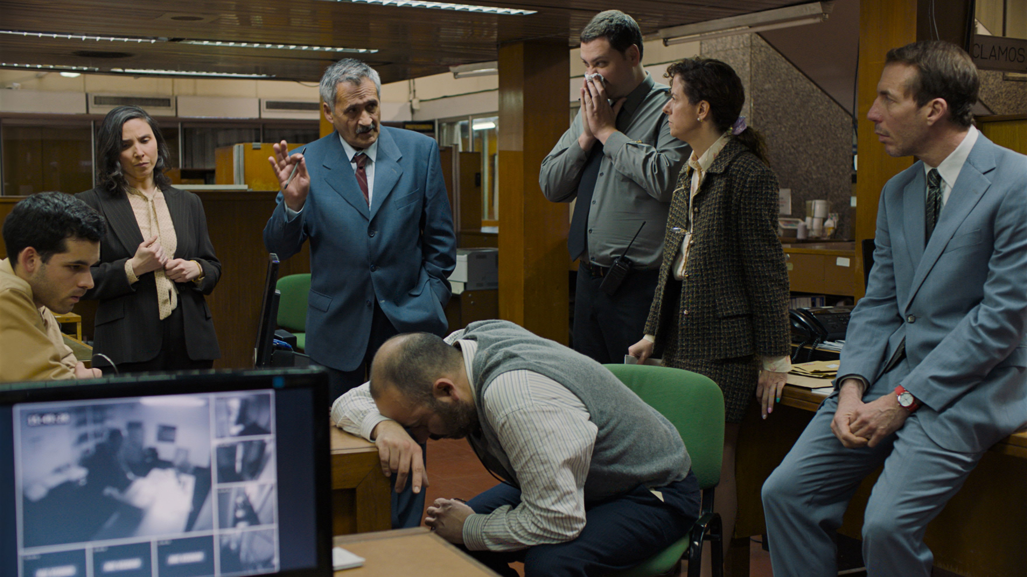 Laura Paredes, Germán de Silva, Lalo Rotavería, Iair Said, Mariana Chaud y Esteban Bigliardi en Los delincuentes (2023)