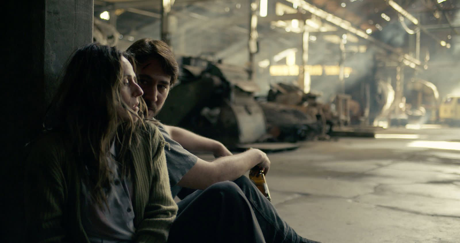 Itziar Ituño y Alberto Ammann en Pensamiento lateral (2025)