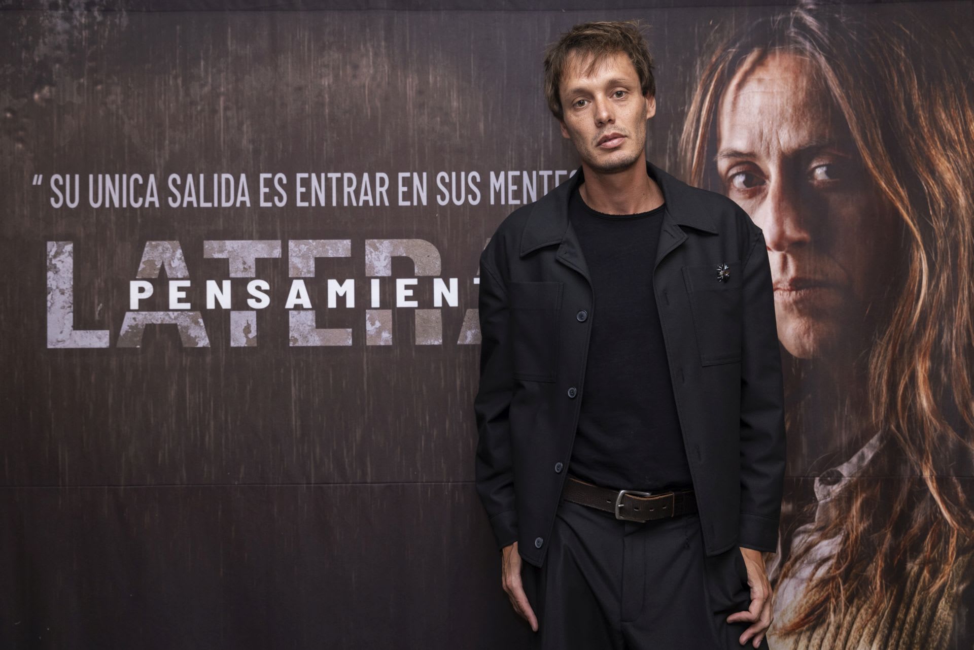 Mariano Hueter en el estreno de Pensamiento lateral (2026)