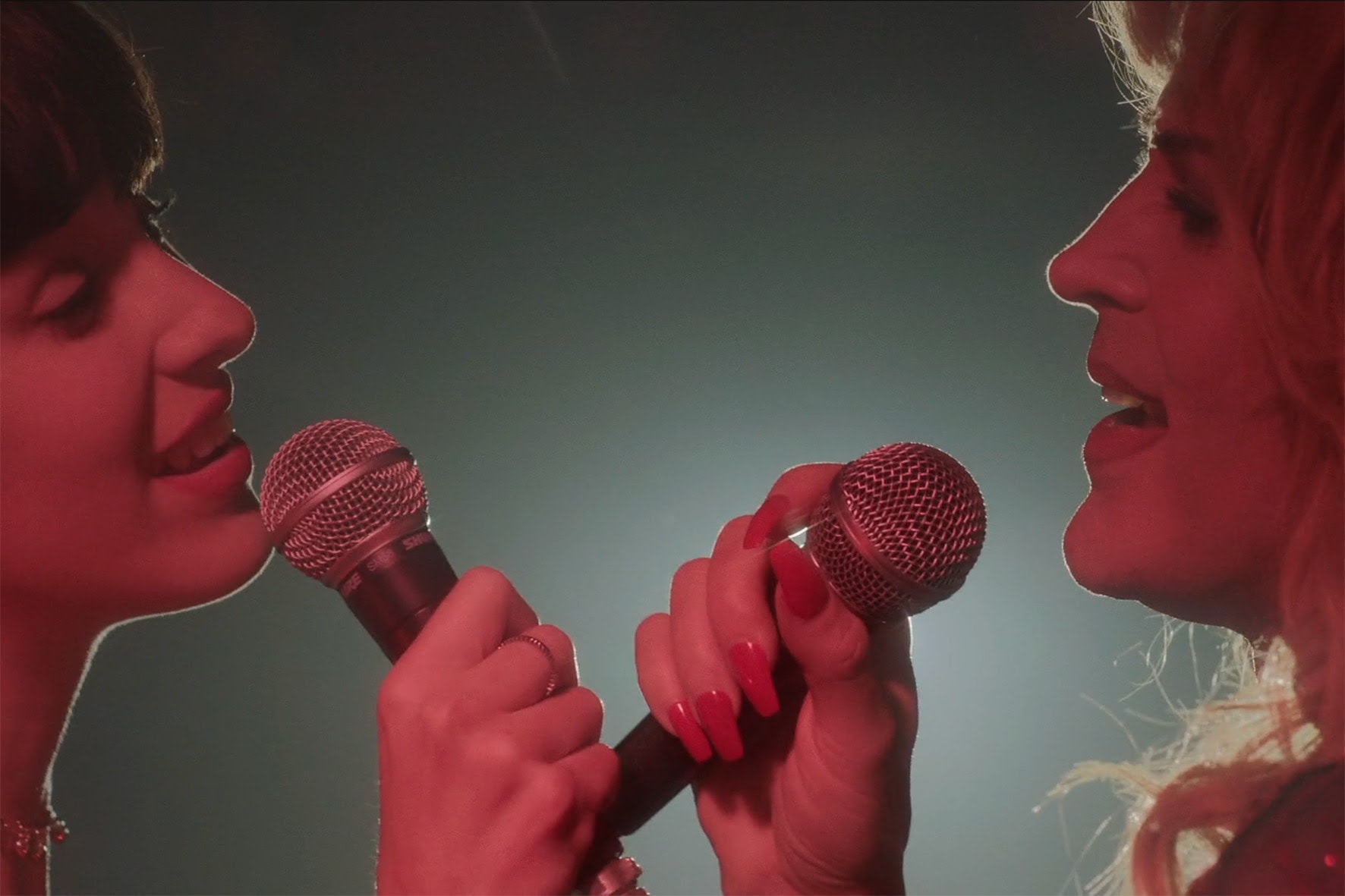 Mila Jaimes y Ulises Puiggrós en Cuatro estrellas (2025)