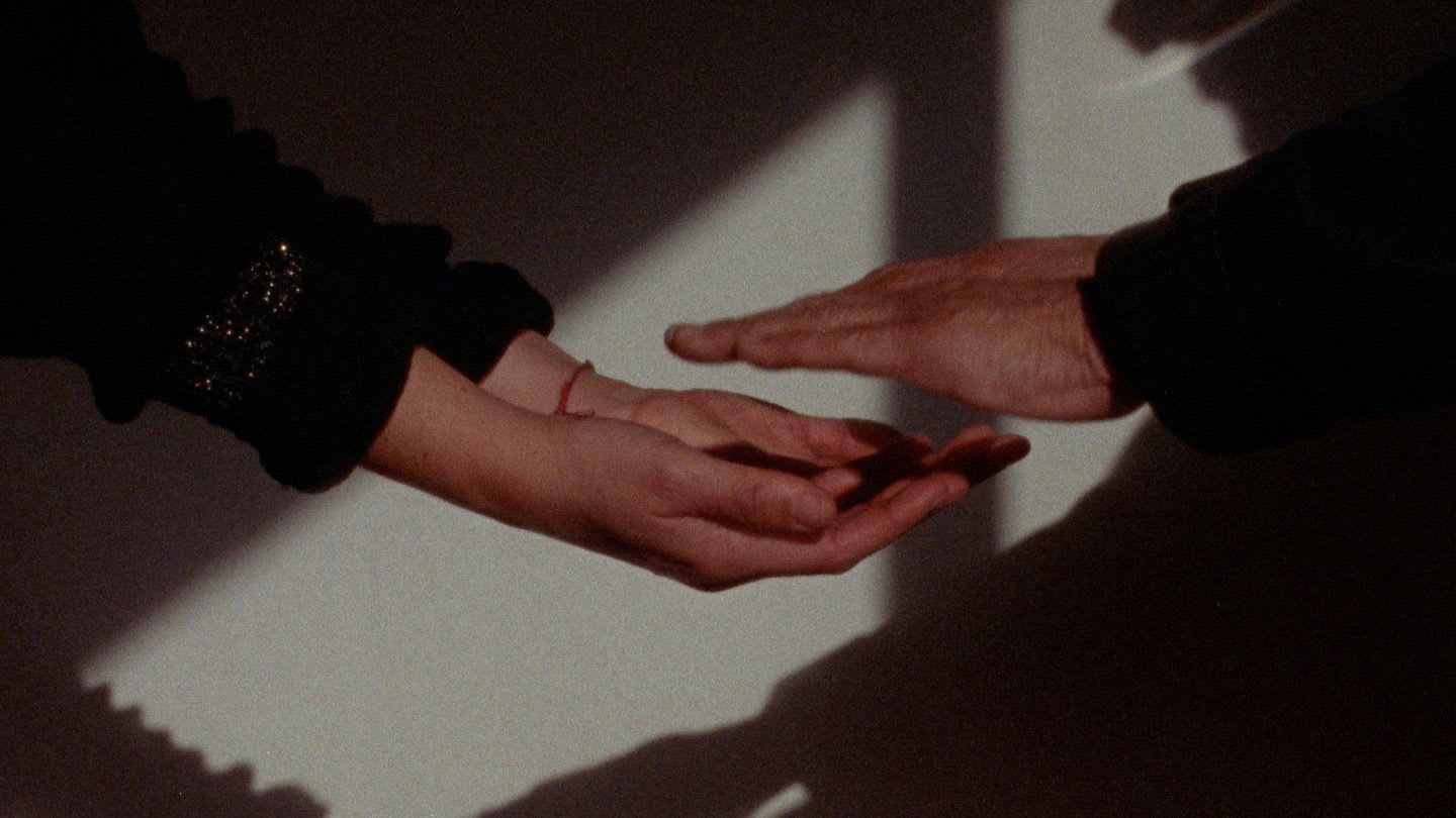 Fotograma de Una sombra oscilante (2024)