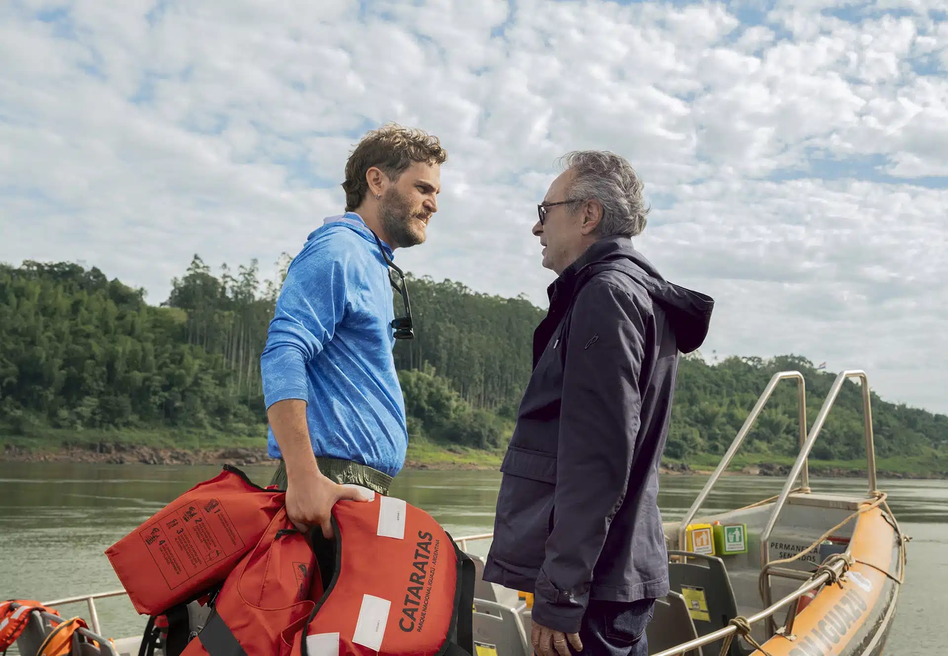 Matías Mayer y Oscar Martínez en El último gigante (2026)