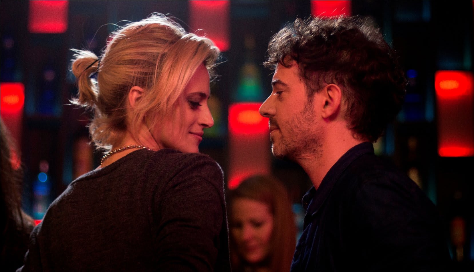 Mónica Antonópulos y Ezequiel Tronconi en El encanto (2020)