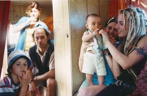 Carlos Resta, Marianela Pedano y Sol Ocampo en Familia rodante (2004)