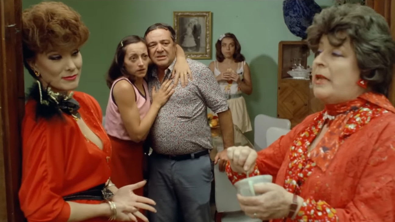 Betiana Blum, Mónica Villa, Julio De Grazia, Andrea Tenuta y China Zorrilla en Esperando la carroza (1985)