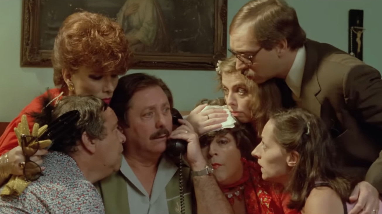 Julio De Grazia, Betiana Blum, Juan Manuel Tenuta, China Zorrilla, Andrea Tenuta, Luis Brandoni y Mónica Villa en Esperando la carroza (1985)