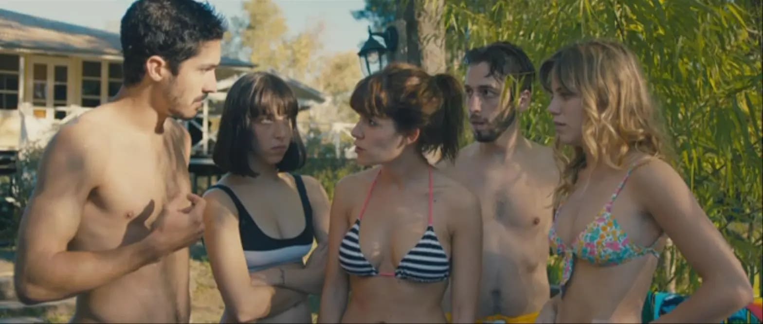 Chino Darín, Vera Spinetta, Violeta Urtizberea, Martín Piroyansky y Justina Bustos en Vóley (2015)