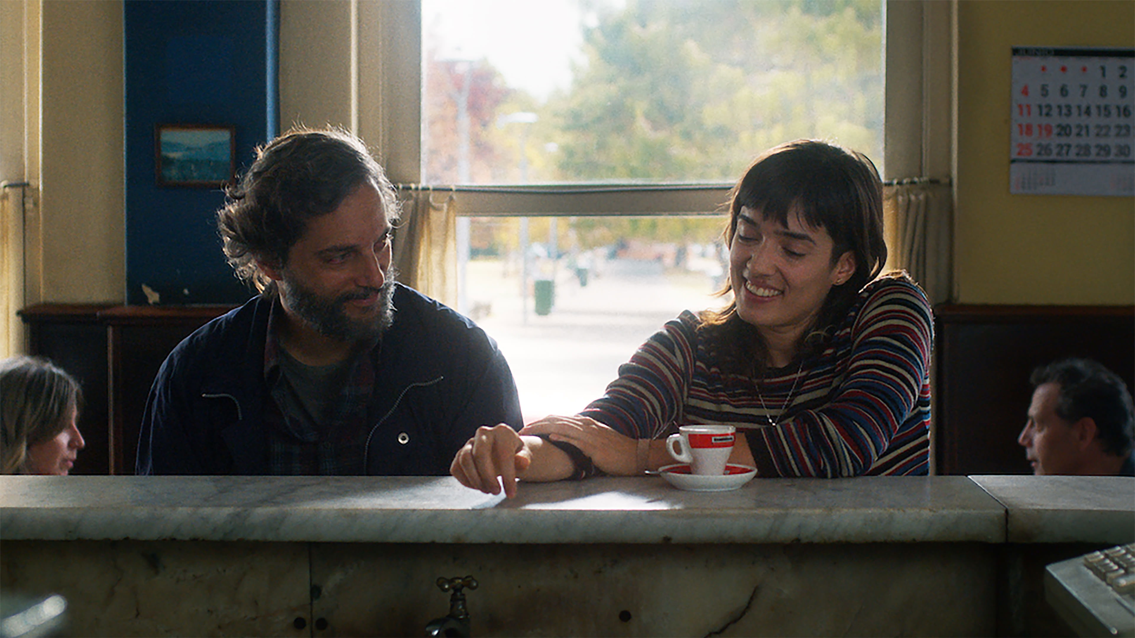 Joaquín Furriel y Verónica Gerez en El aroma del pasto recién cortado (2024)