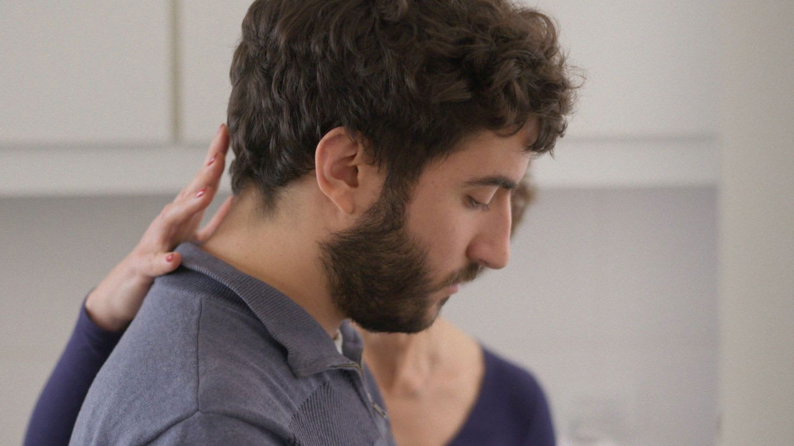 Fotograma de Un movimiento extraño (2024)