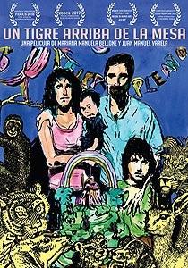 Un tigre arriba de la mesa