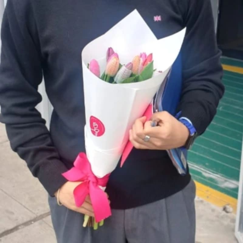 Ginevra — Ramo de 10 Tulipanes Variados — Foto real de entrega