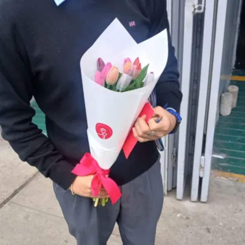 Ginevra — Ramo de 10 Tulipanes Variados — Foto real de entrega