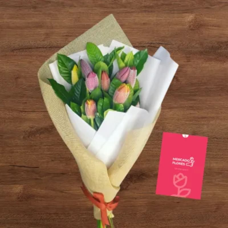 Beatrice — Ramo de 10 tulipanes multicolores y verdes selectos — Foto real de entrega