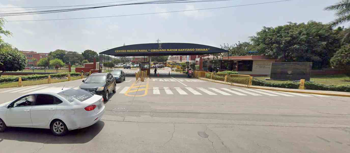 Compra y envío urgente de coronas de flores, lágrimas fúnebres y arreglos de condolencias al Velatorio del Hospital Centro Médico Naval en Bellavista