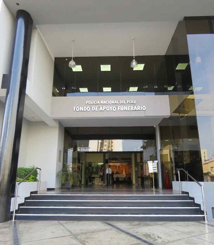 Fachada del Velatorio FONAFUN Fondo de Apoyo Funerario de la Policía Nacional del Perú PNP en la Av Brasil Magdalena del Mar Lima para envío de coronas fúnebres y arreglos de condolencias