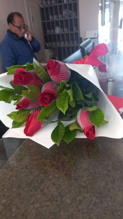 Ramo Pettit 6 rosas