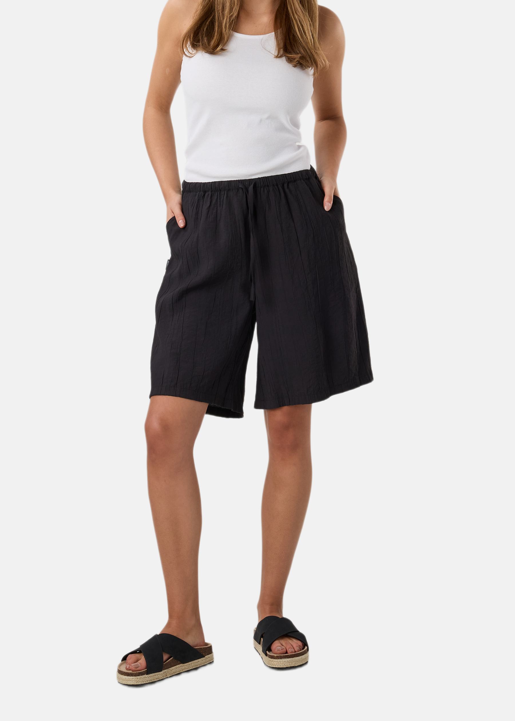 Savannah Crinkle Bermuda Shorts W