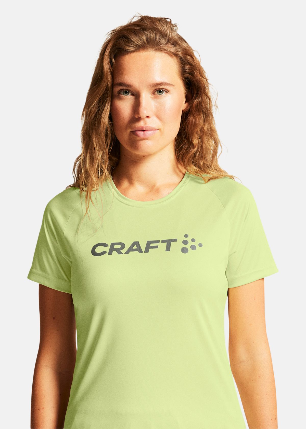 CORE ESSENCE LOGO TEE W |  - sv-se - dam - klader - toppar-linnen - t-shirts-friluftsliv-vandring - t-shirts-kortarmade | Padelspecialisterna