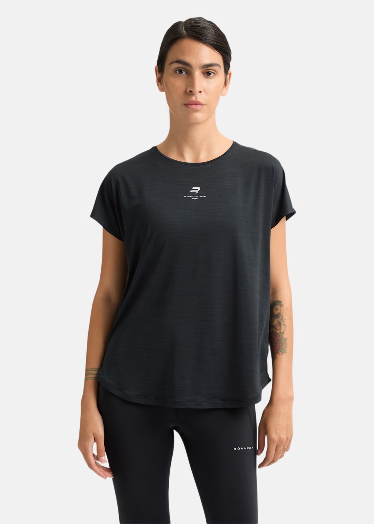Alternativ bild 1 för Röhnisch Motion Loose Tee Black
