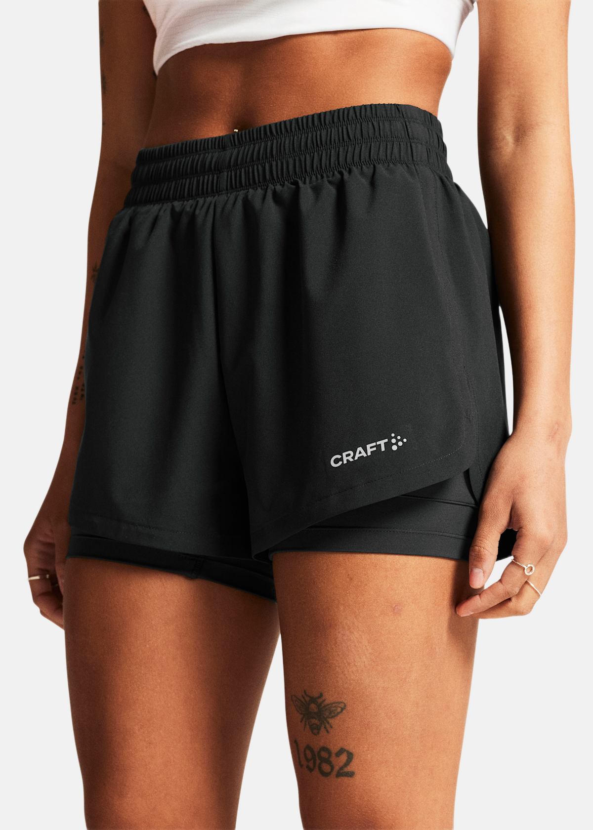 ADV ESSENCE 2-IN-1 SHORTS 2 W |  - sv-se - dam - klader - shorts - lopar-traningsshorts - loparshorts-2-i-1 | Padelspecialisterna