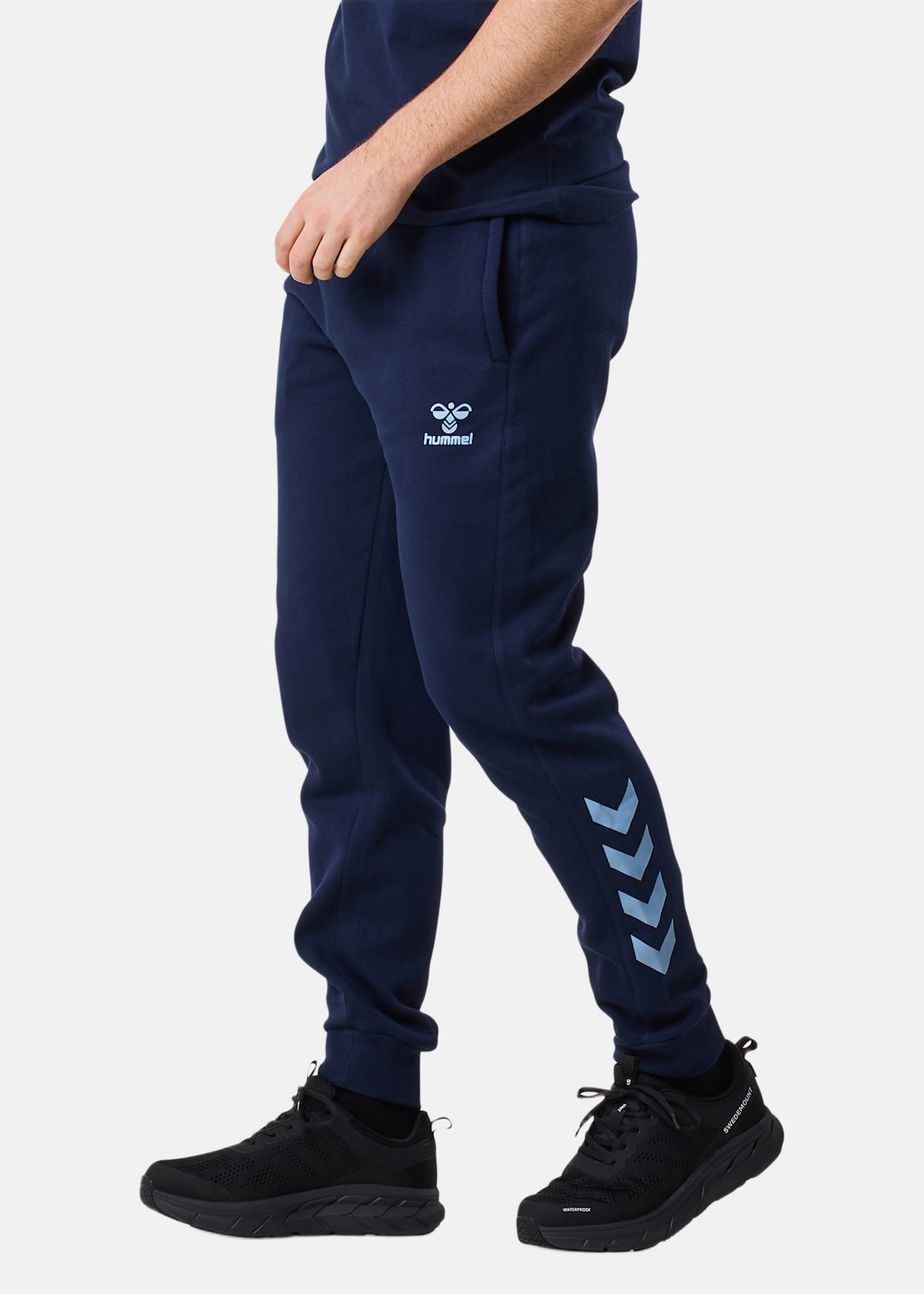 hmlFUTURE SWEAT PANTS |  - sv-se - herr - klader - byxor - tranings-mjukis-vindbyxor - sweatpants-mjukisbyxor | Padelspecialisterna