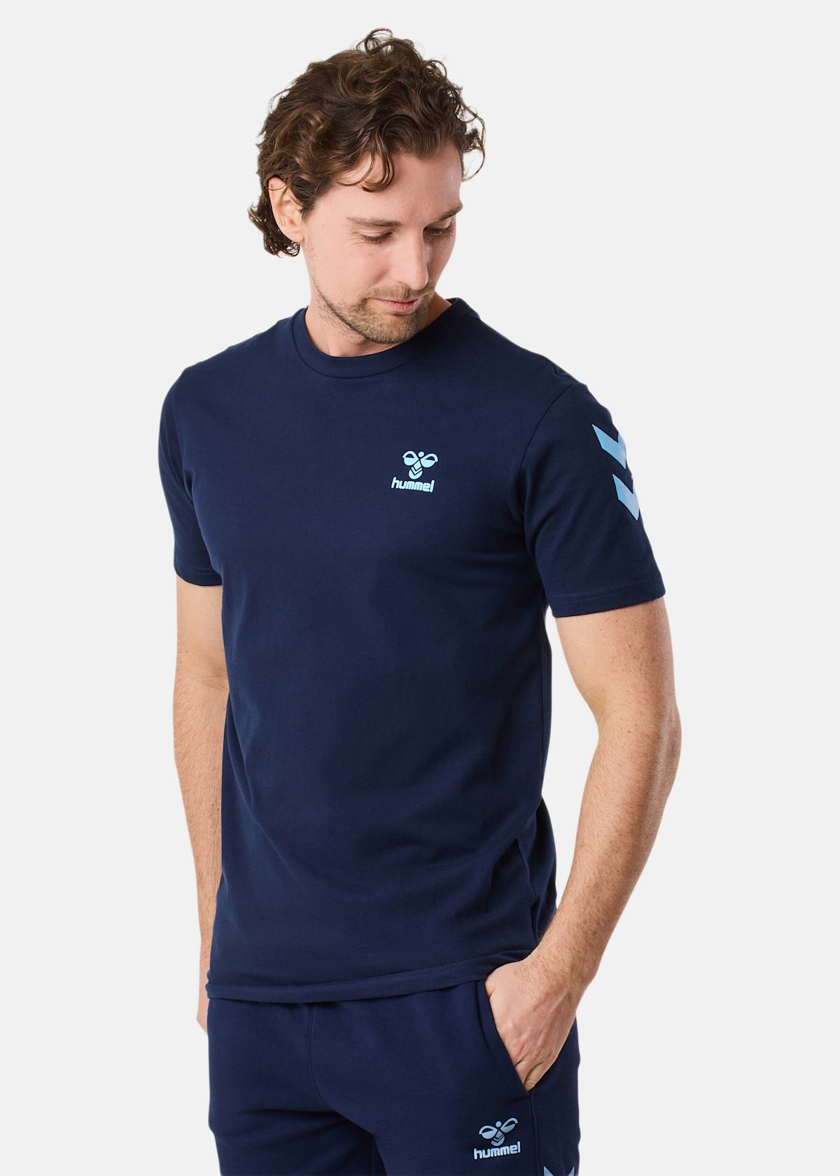 hmlFUTURE T-SHIRT |  - sv-se - herr - klader - t-shirts-linnen - t-shirt-vardag-sport - kortarmad-t-shirt-vardag-sport | Padelspecialisterna