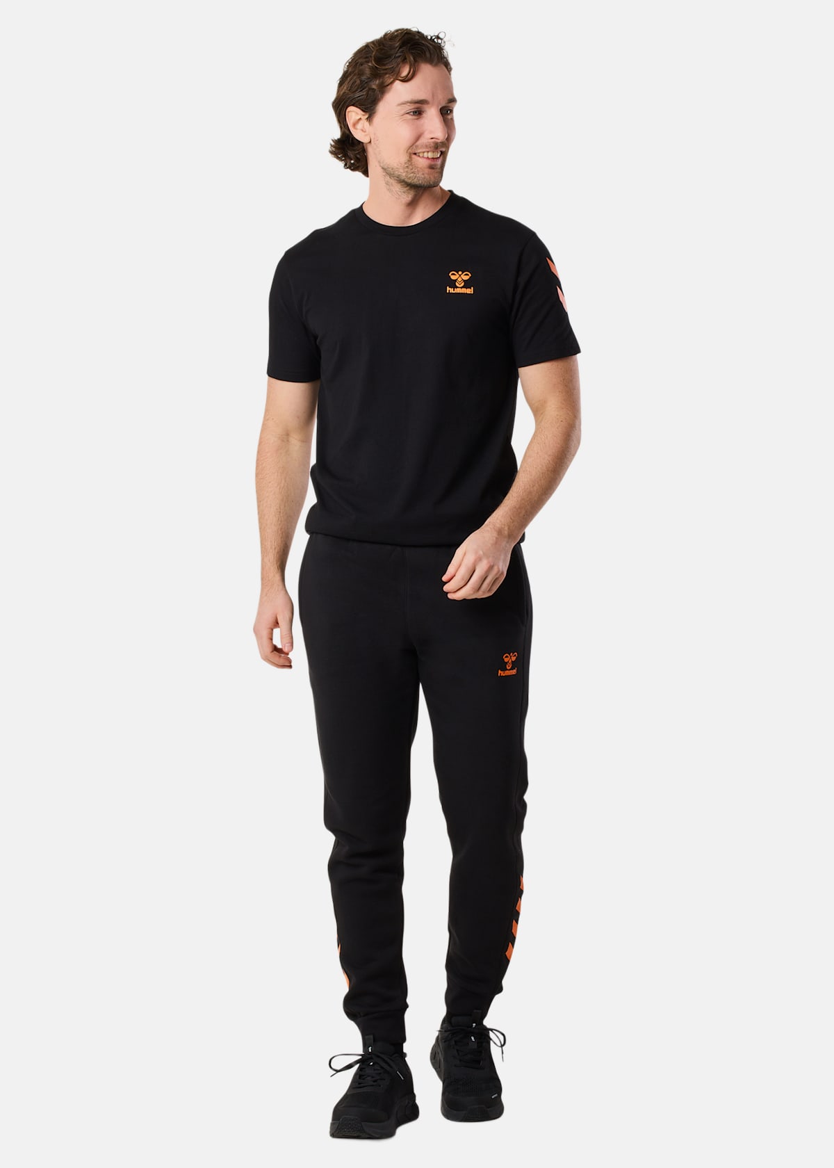 hmlFUTURE SWEAT PANTS |  - sv-se - herr - klader - byxor - tranings-mjukis-vindbyxor - sweatpants-mjukisbyxor | Padelspecialisterna