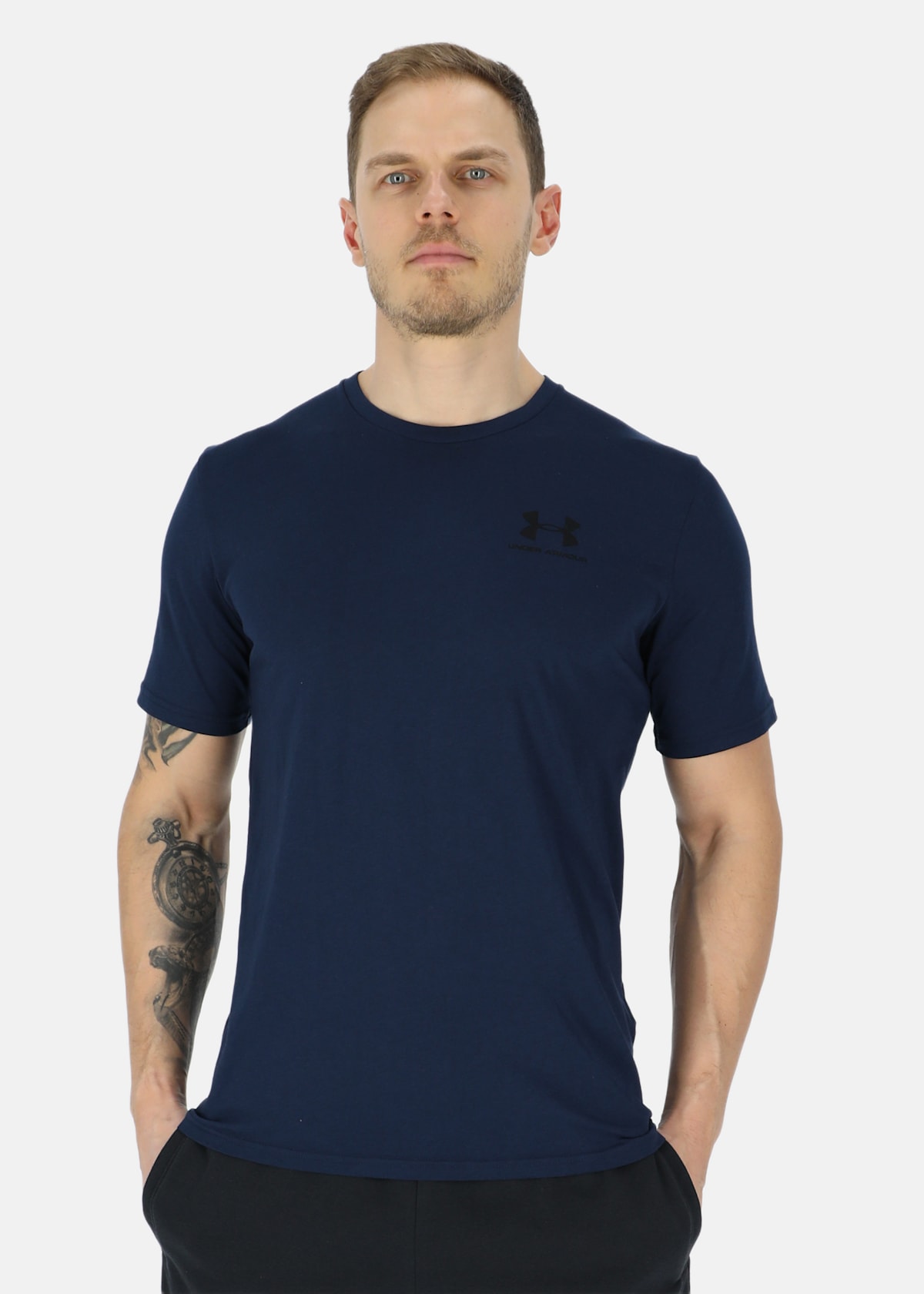 UA M SPORTSTYLE LC SS |  - sv-se - herr - klader - t-shirts-linnen - t-shirt-vardag-sport - kortarmad-t-shirt-vardag-sport | Padelspecialisterna