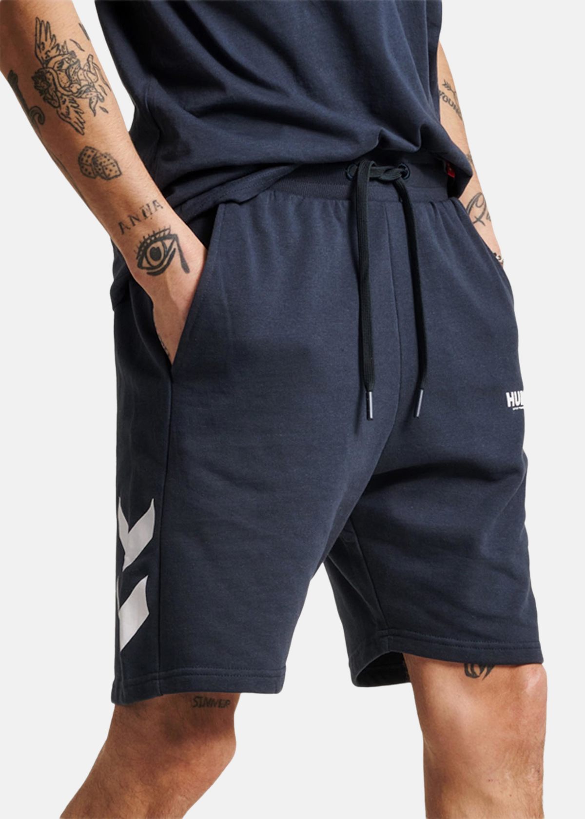 hmlLEGACY SHORTS |  - sv-se - herr - klader - shorts - bomullshorts | Padelspecialisterna
