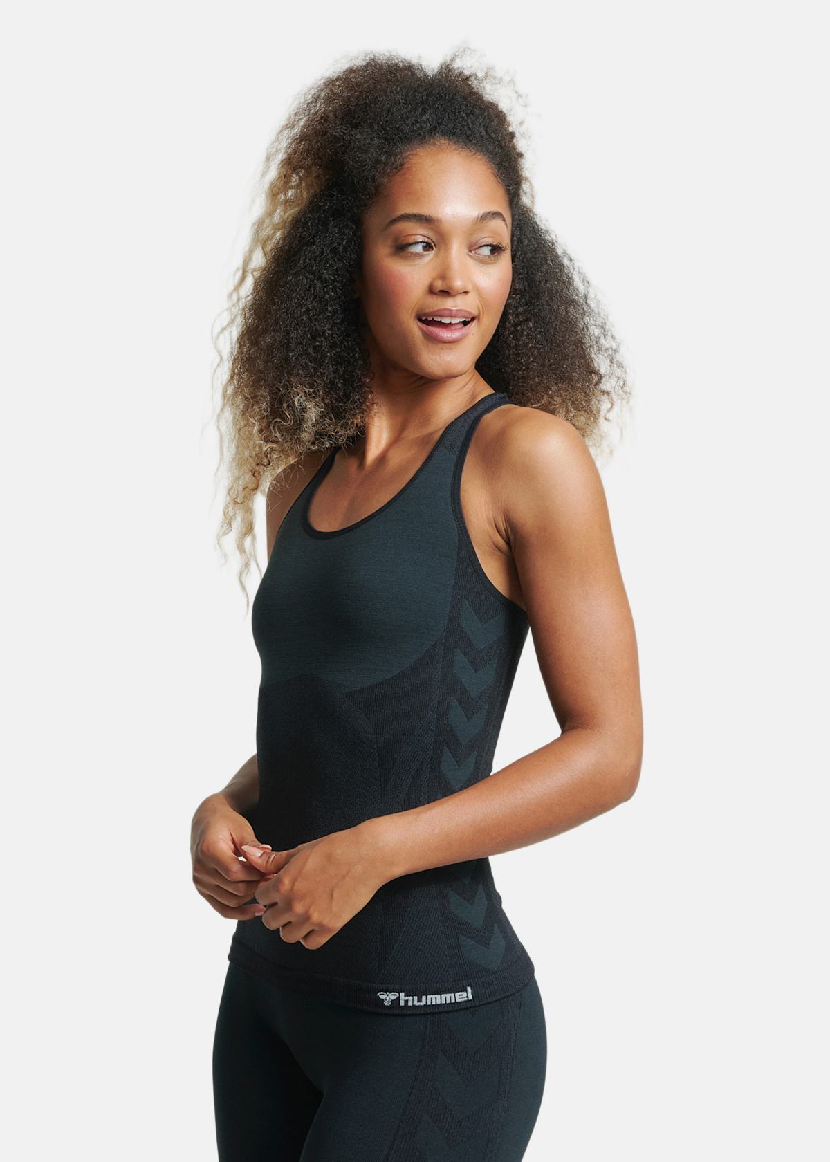 hmlCLEA SEAMLESS TOP |  - sv-se - dam - klader - toppar-linnen - linnen - linnen-lopning-traning | Padelspecialisterna