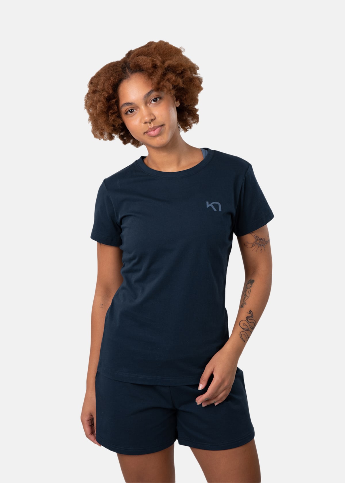 KARI TEE |  - sv-se - dam - klader - toppar-linnen - t-shirts-friluftsliv-vandring - t-shirts-kortarmade | Padelspecialisterna