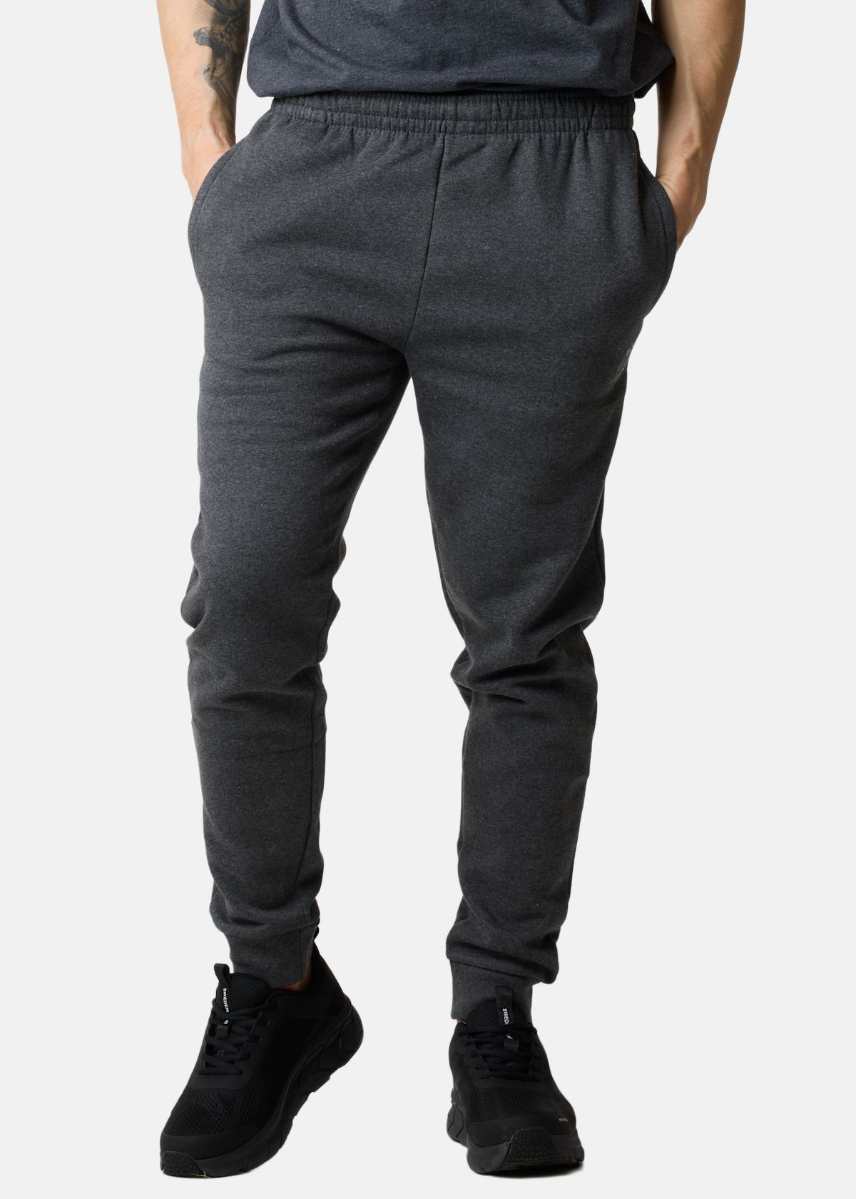 hmlBEE CLASSIC SWEAT PANTS |  - sv-se - herr - klader - byxor - tranings-mjukis-vindbyxor - sweatpants-mjukisbyxor | Padelspecialisterna