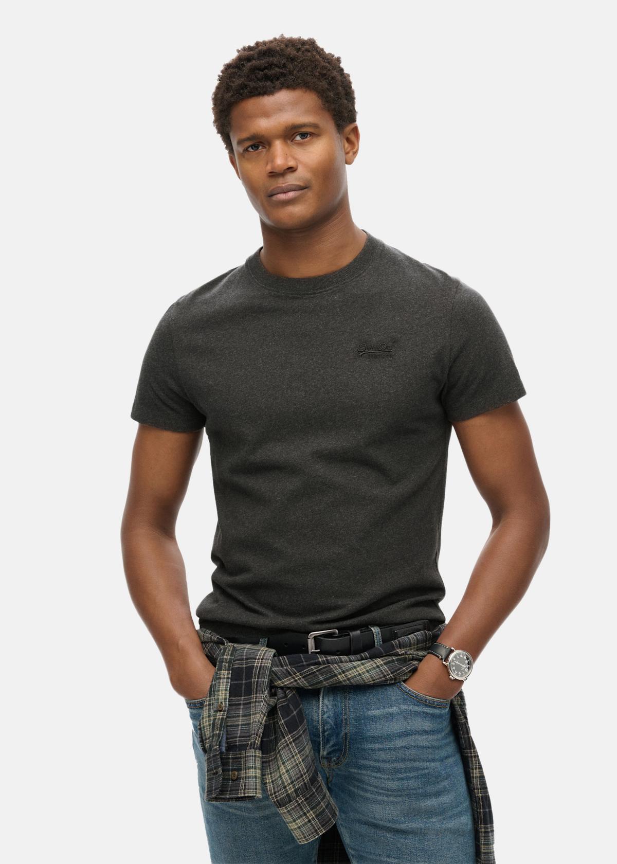 ESSENTIAL LOGO EMB TEE |  - sv-se - herr - klader - t-shirts-linnen - t-shirt-vardag-sport - kortarmad-t-shirt-vardag-sport | Padelspecialisterna