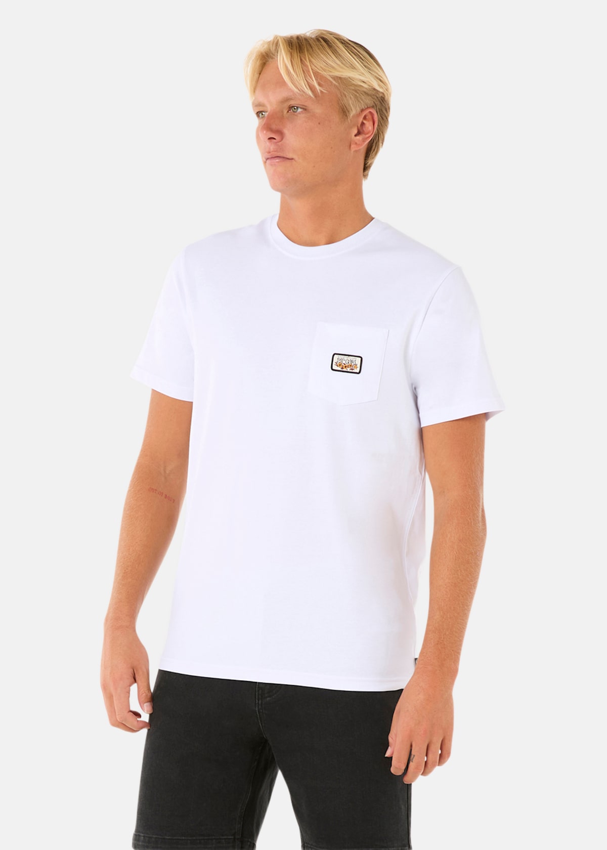 SURF PARADISE BADGE TEE UPDATE |  - sv-se - herr - klader - t-shirts-linnen - t-shirt-vardag-sport - kortarmad-t-shirt-vardag-sport | Padelspecialisterna