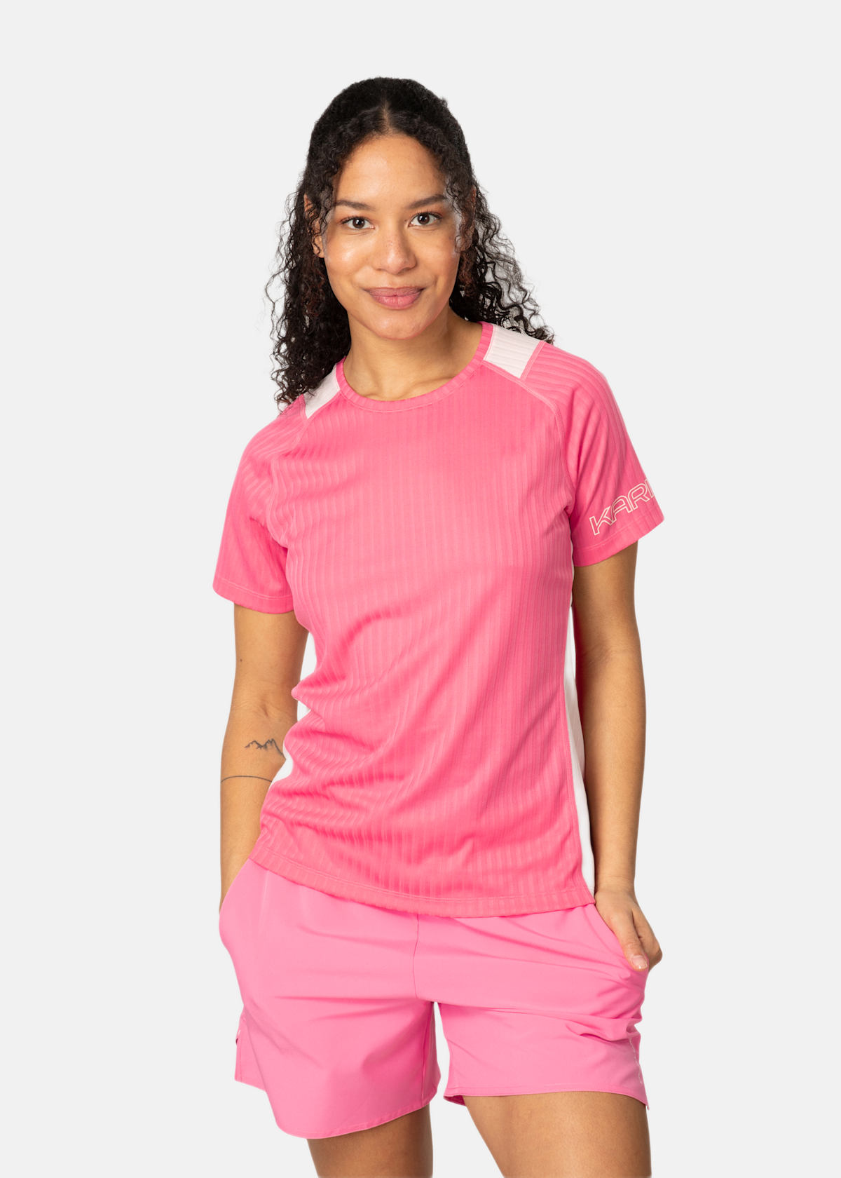 LEAH TEE |  - sv-se - dam - klader - toppar-linnen - t-shirts-friluftsliv-vandring - t-shirts-kortarmade | Padelspecialisterna