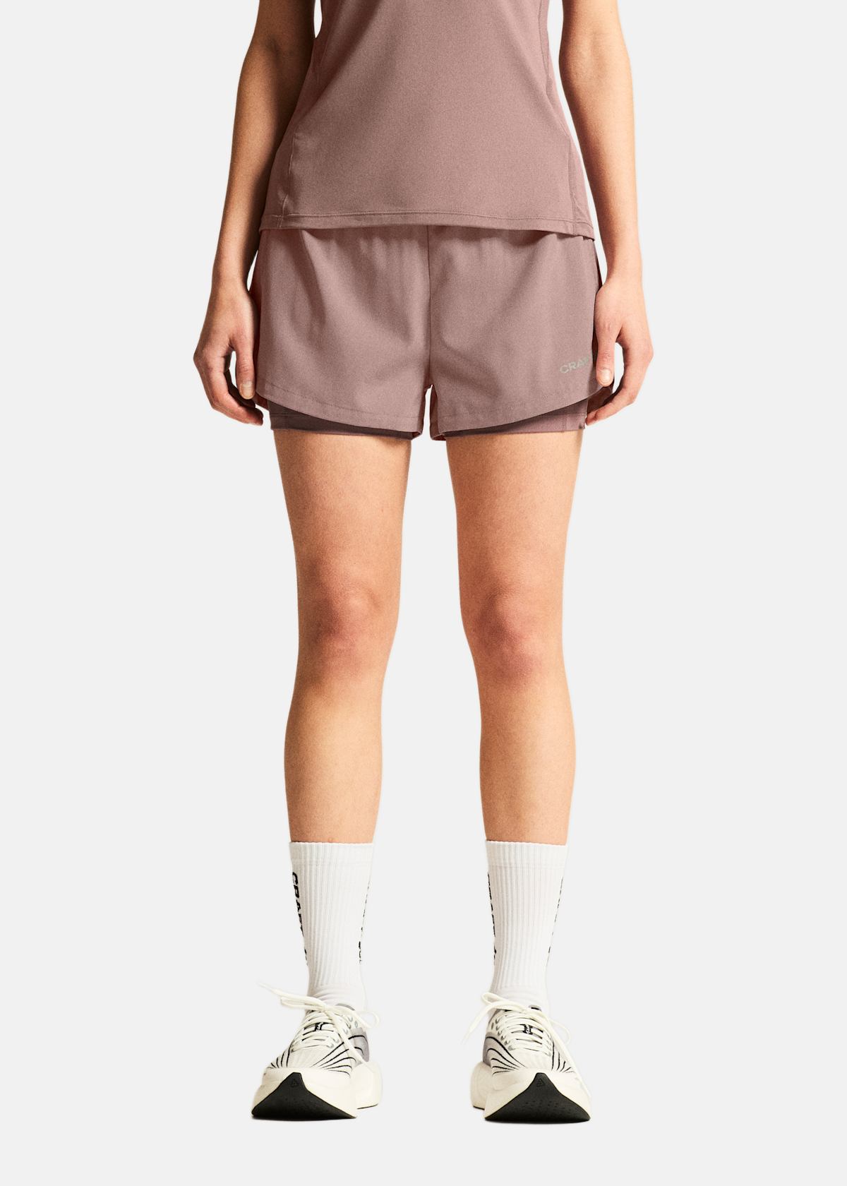ADV ESSENCE 2-IN-1 SHORTS 2 W |  - sv-se - dam - klader - shorts - lopar-traningsshorts - loparshorts-2-i-1 | Padelspecialisterna