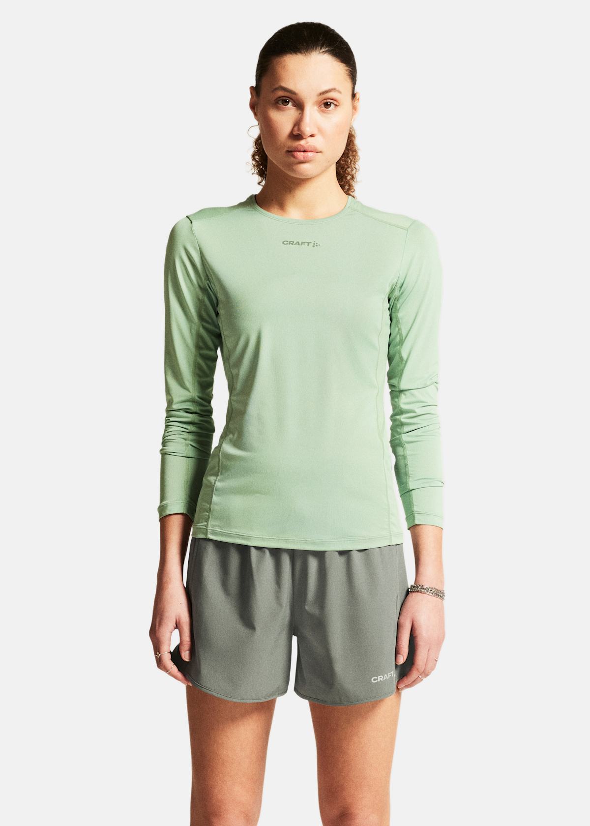 ADV ESSENCE LS TEE 2 W |  - sv-se - dam - klader - toppar-linnen - t-shirts-friluftsliv-vandring - t-shirts-langarmade | Padelspecialisterna