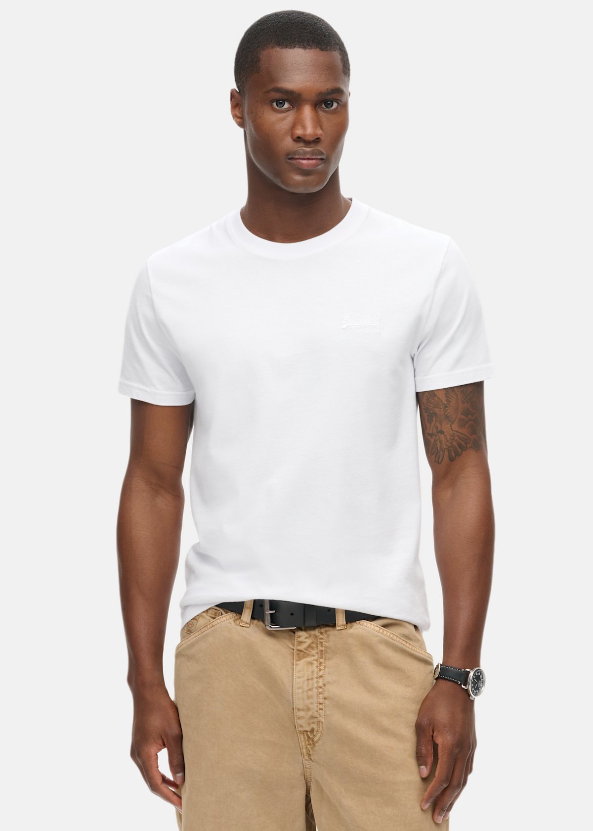 ESSENTIAL LOGO EMB TEE |  - sv-se - herr - klader - t-shirts-linnen - t-shirt-vardag-sport - kortarmad-t-shirt-vardag-sport | Padelspecialisterna
